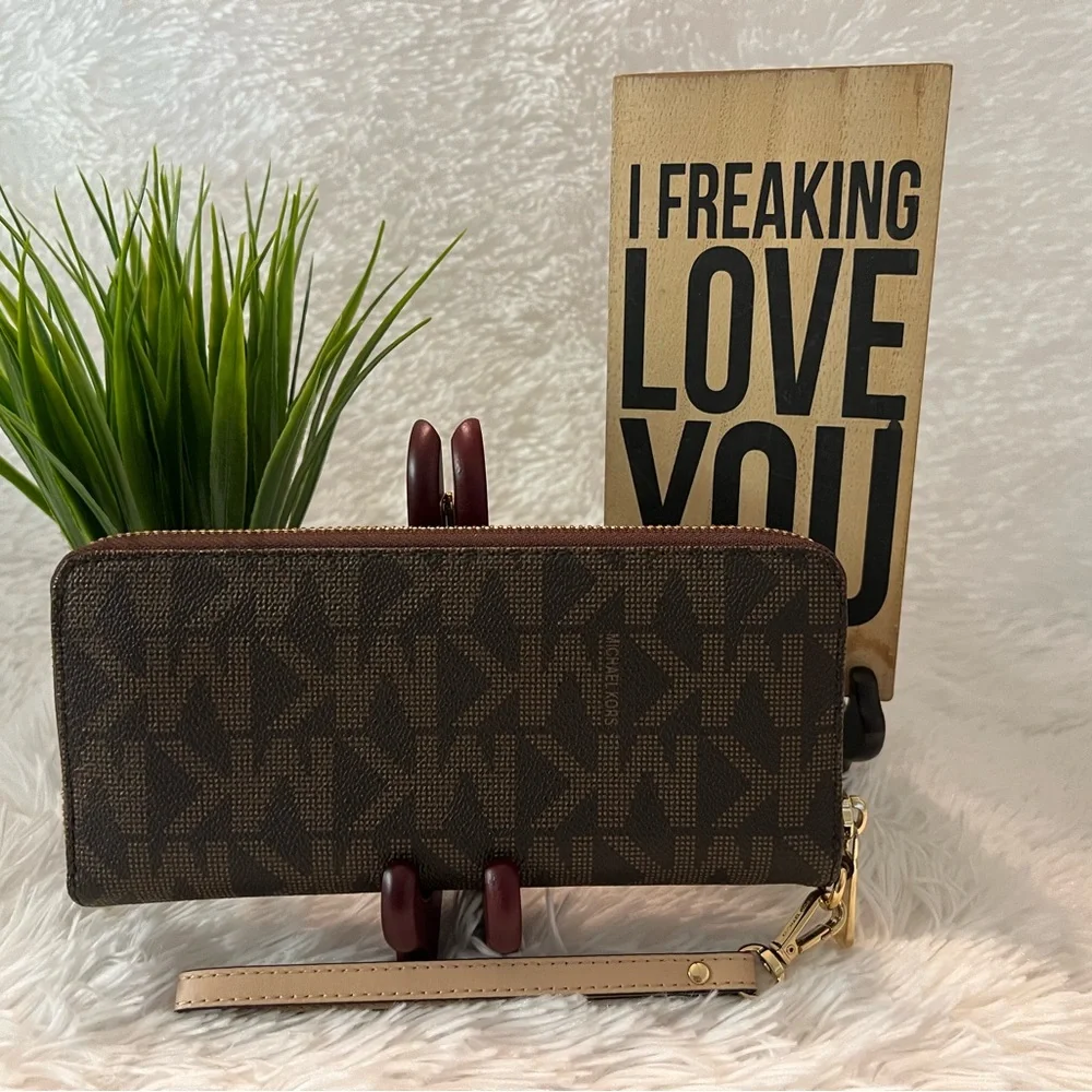 Michael Kors Signature Continental Wallet/Wristlet - LIKE NEW!